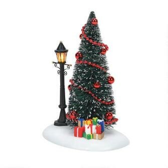 LIT CHRISTMAS VIGNETTE