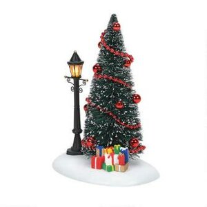 LIT CHRISTMAS VIGNETTE